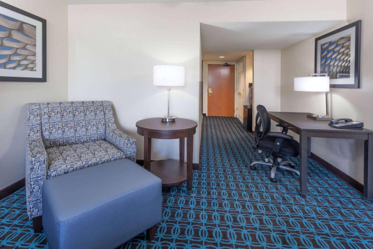 Wingate By Wyndham Chicago Schaumburg Hotel Exterior photo