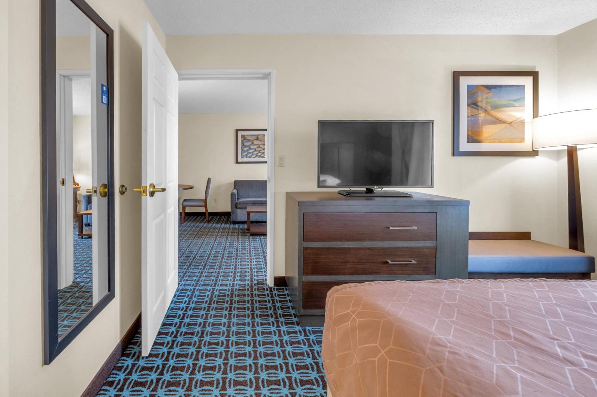 Wingate By Wyndham Chicago Schaumburg Hotel Room photo