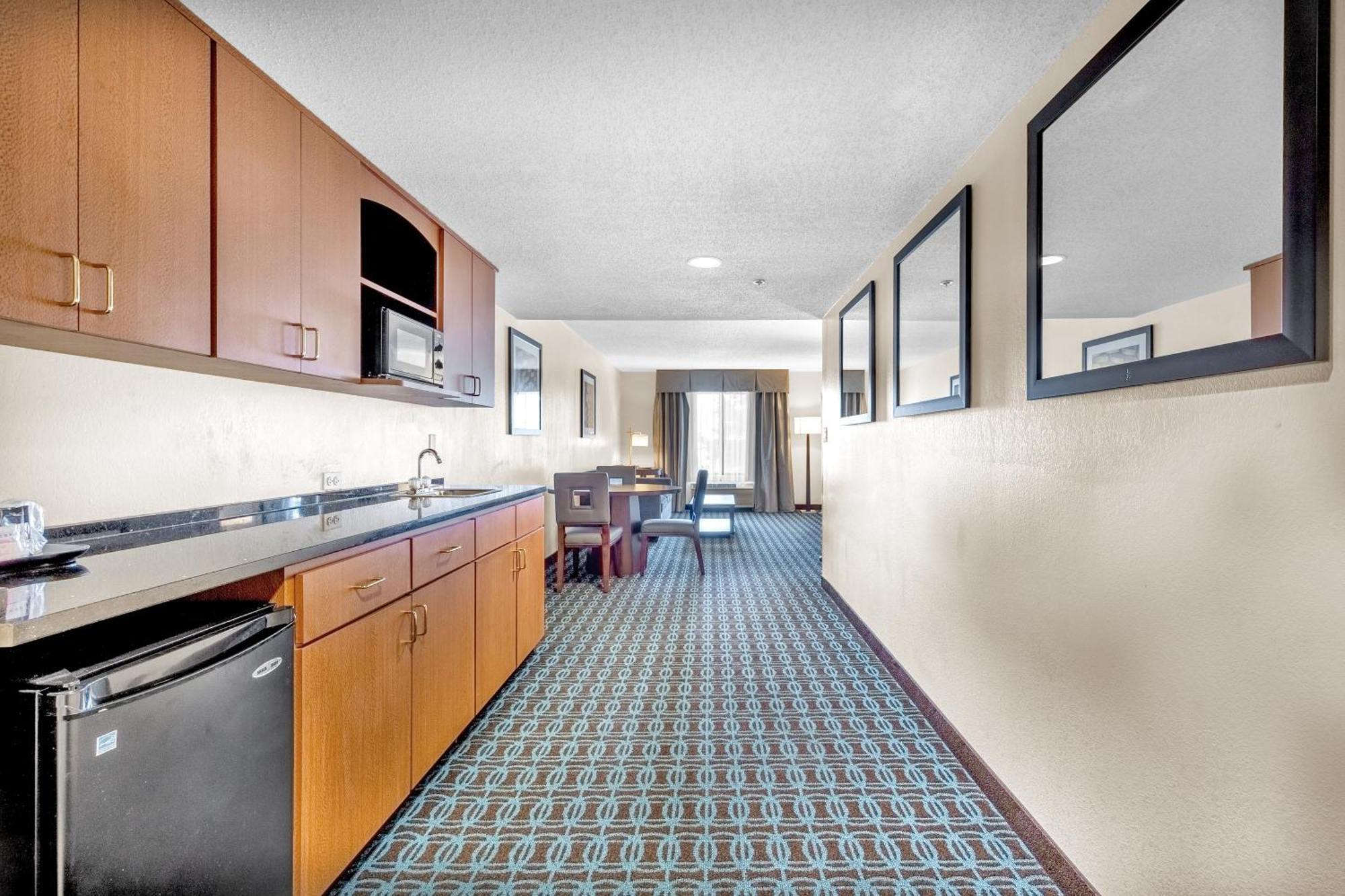 Wingate By Wyndham Chicago Schaumburg Hotel Room photo